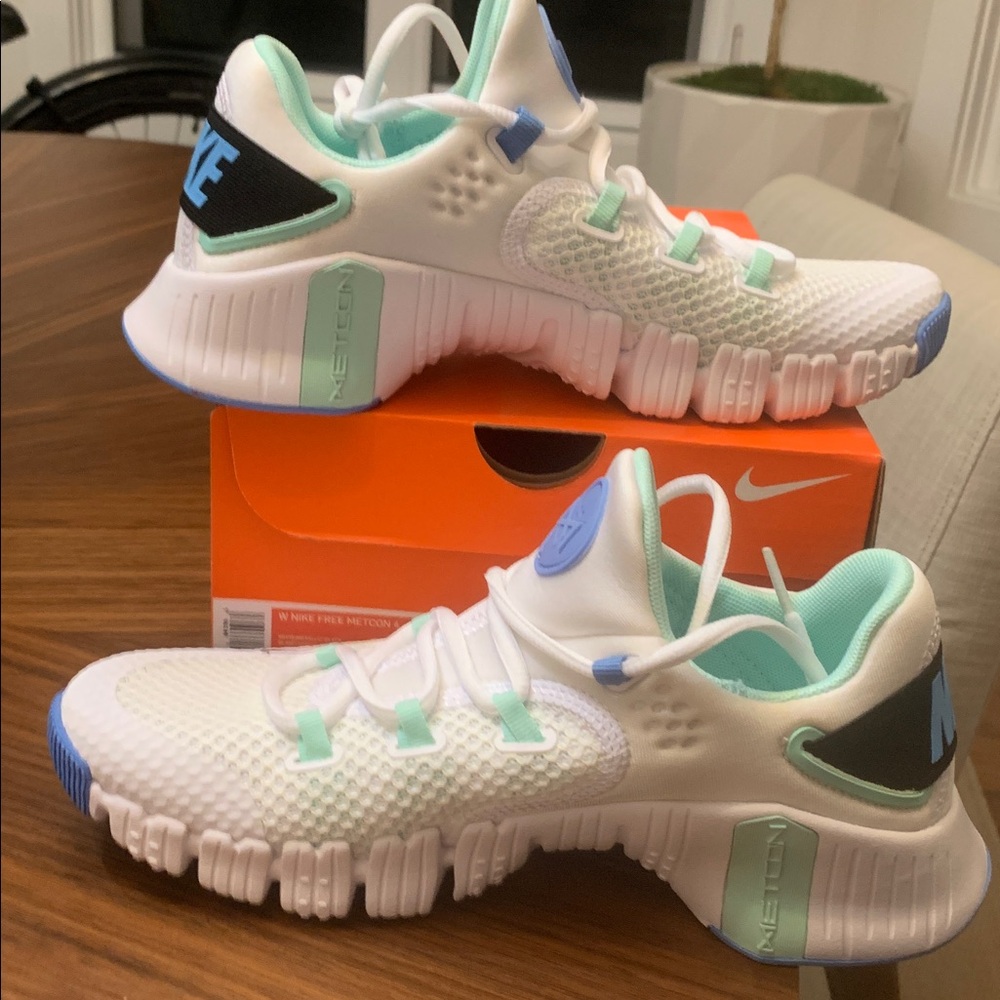 Nike womens Free Metcon 4- White and Black with Blue and aqua accents. New! - Picture 7 of 7